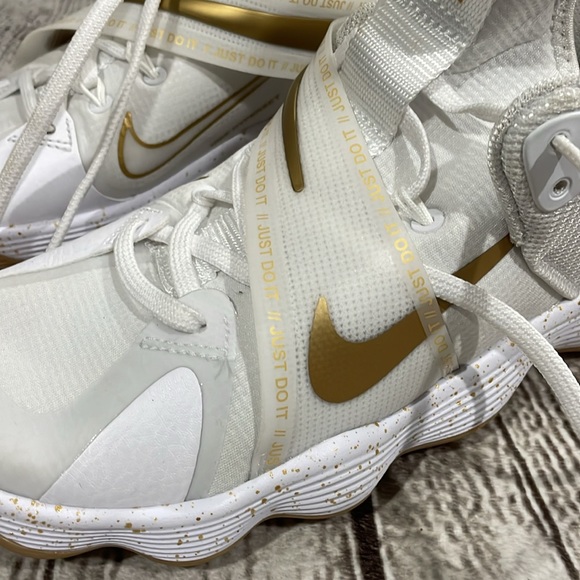 Nike React HyperSet White and Gold High-Top Sneakers Size 7 Volleyball Shoes - Picture 2 of 7